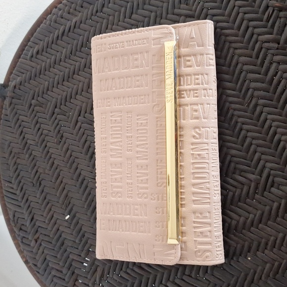 Steve Madden Logobar Clutch Wallet  Pretty Blush Pink - Picture 1 of 9